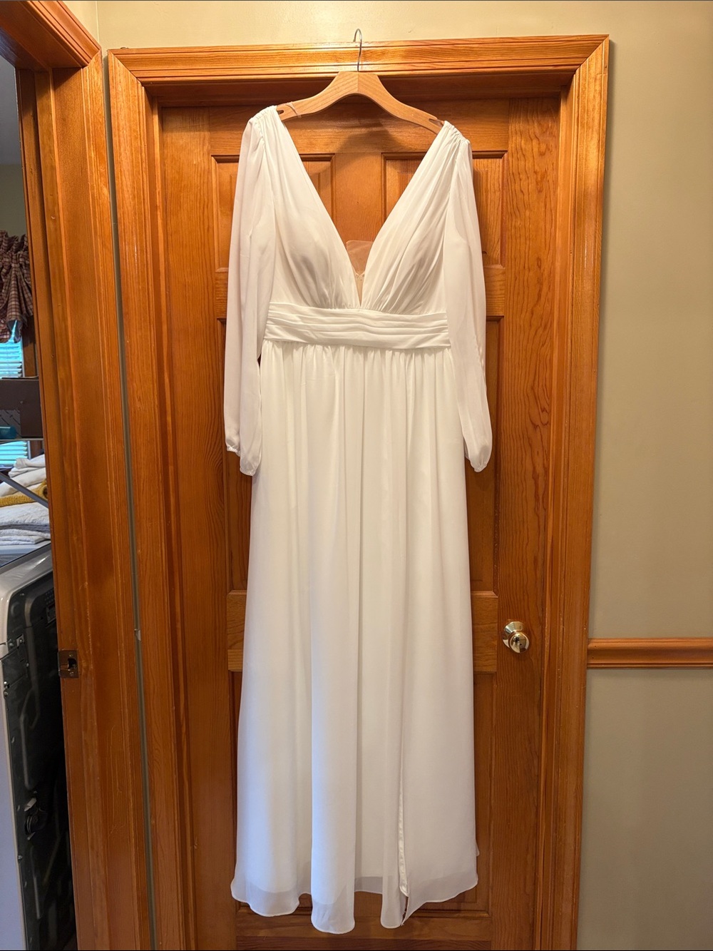 Christina Wu size 12 Elegant White Long Sleeve V-Neck Maxi Dress